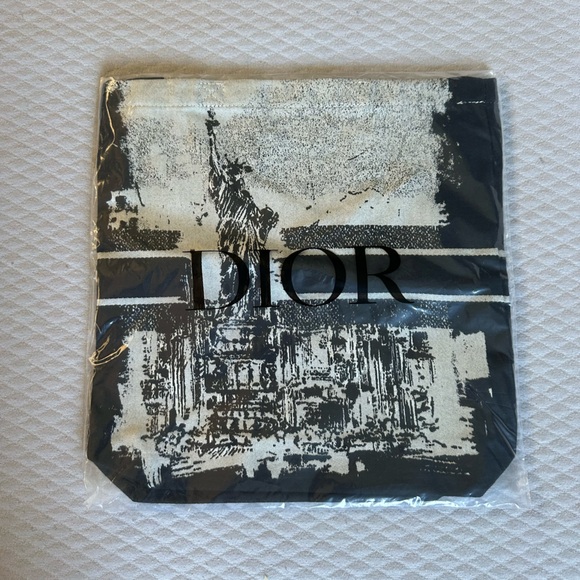Dior GWP Tote - Picture 1 of 6